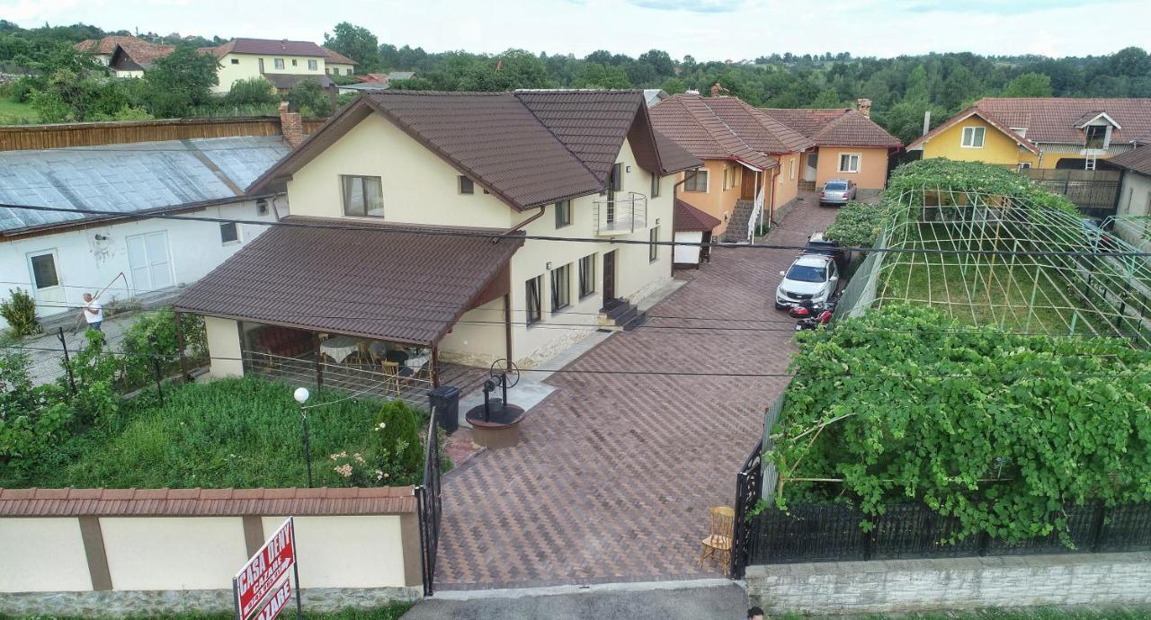 Pensiunea Casa Deny Novaci-Străini Exterior foto